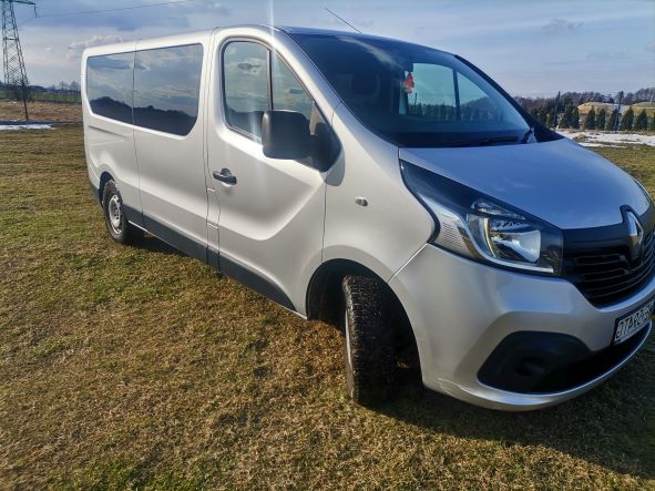 Wypożyczalnia samochodów 1 Renault Trafic 13 s